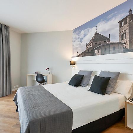 Hotel Can Pamplona Vic Exterior foto