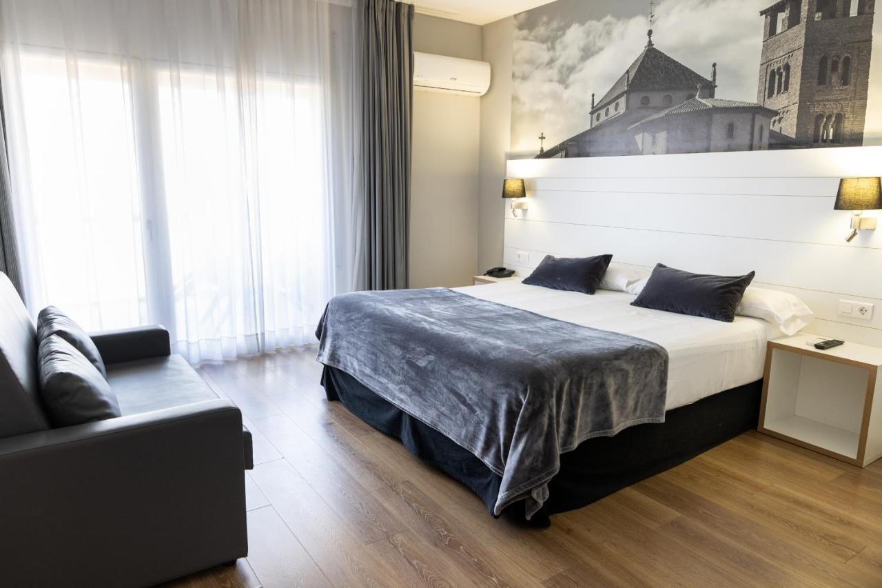 Hotel Can Pamplona Vic Exterior foto