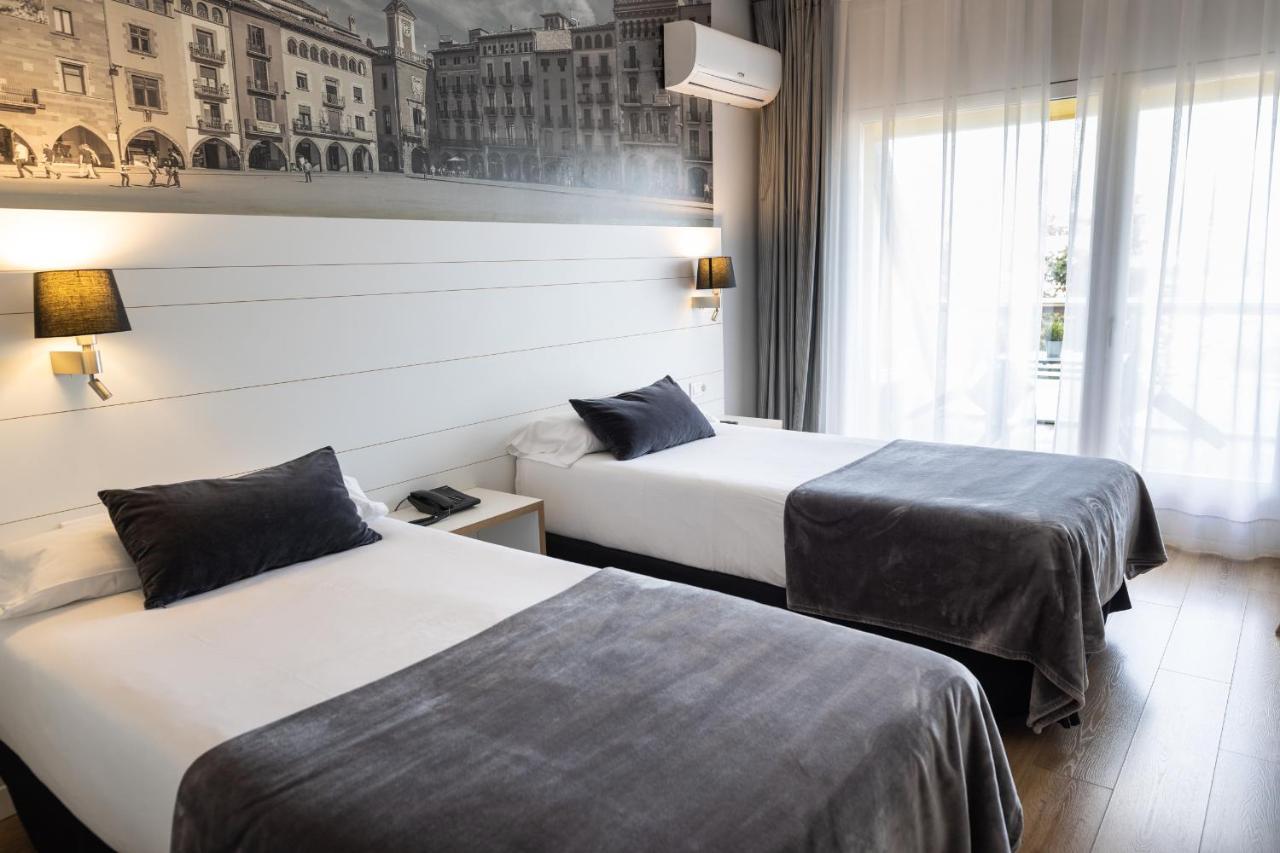 Hotel Can Pamplona Vic Exterior foto