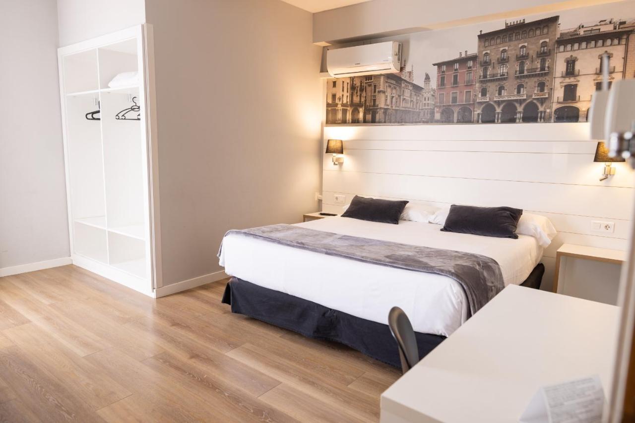 Hotel Can Pamplona Vic Exterior foto