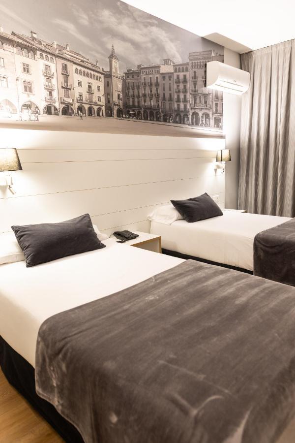 Hotel Can Pamplona Vic Exterior foto