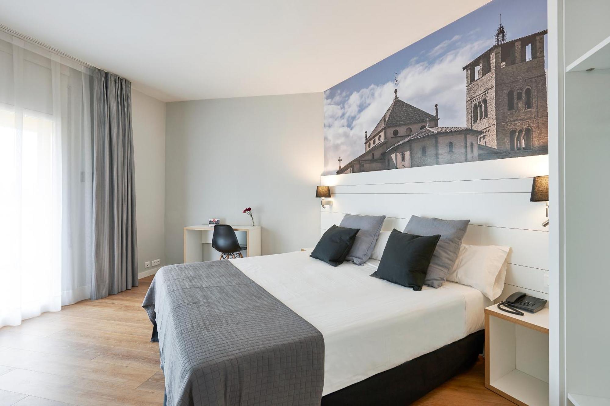 Hotel Can Pamplona Vic Exterior foto