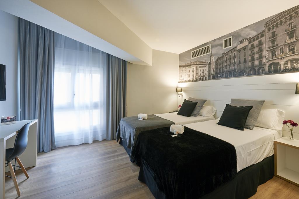 Hotel Can Pamplona Vic Exterior foto
