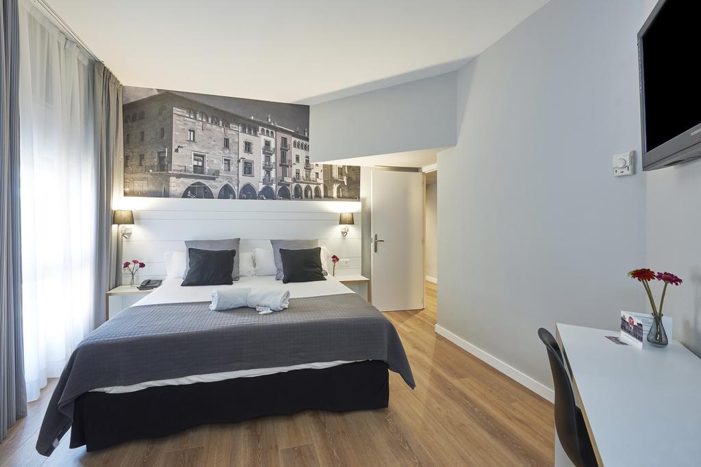 Hotel Can Pamplona Vic Exterior foto